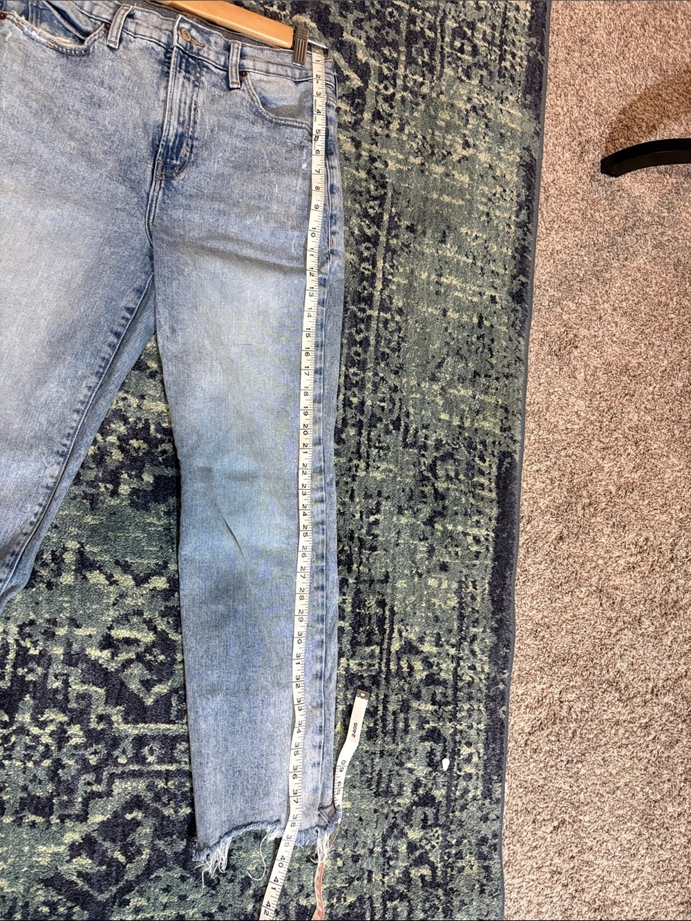Old Navy Light Blue Relaxed Fit Women's Jeans - Picture 5 of 6
